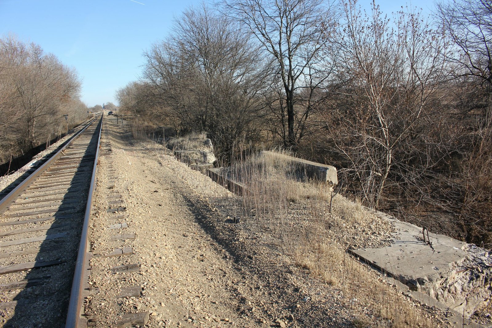 East end of bridge, showing failing south track
